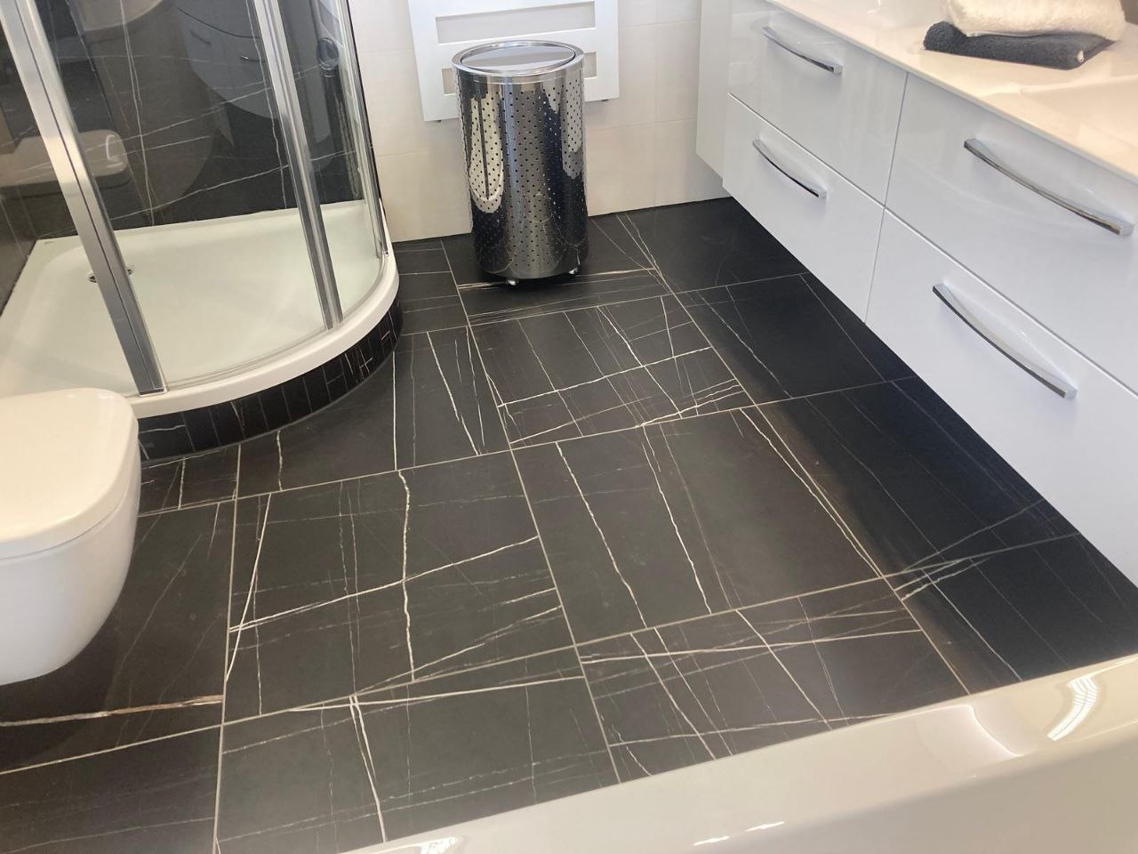 Moderner Fliesenboden